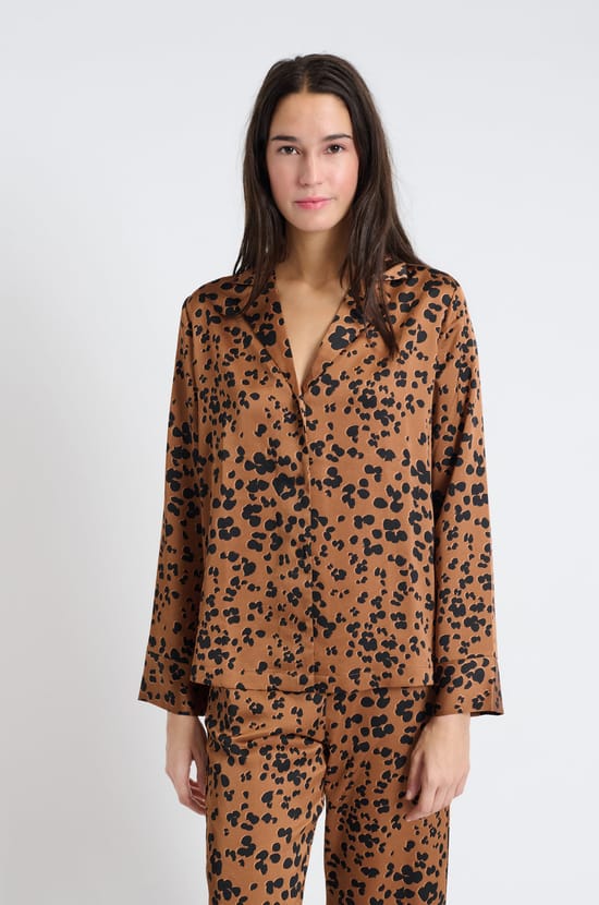 Chemise de pyjama satin&eacute;e &agrave; imprim&eacute;s;${refinementColor}