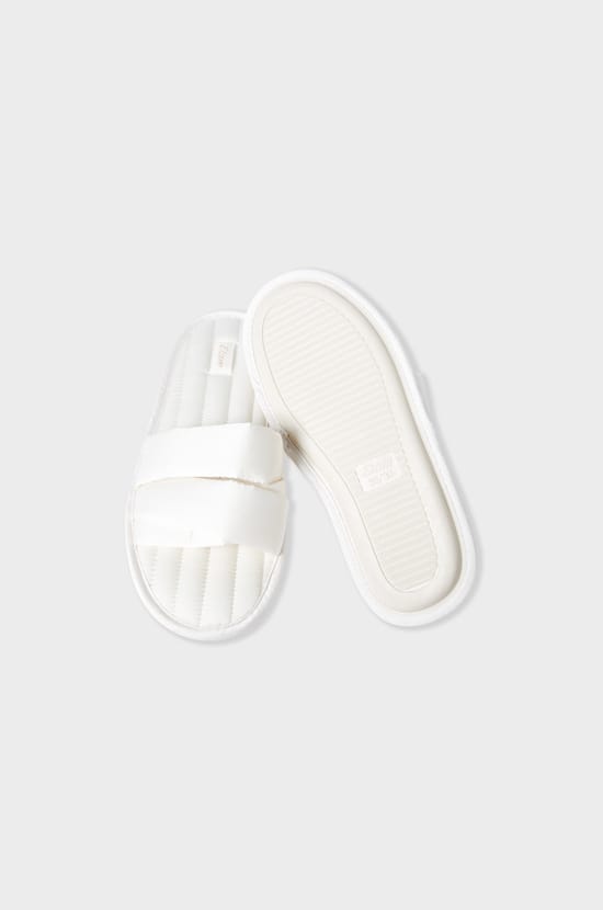 Satin flip-flop slippers;${refinementColor}