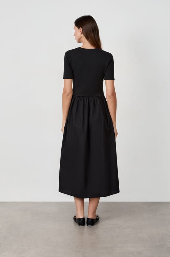 Robe longue manches courtes;${refinementColor}