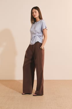 T-shirt drap&eacute; avec n&oelig;ud satin&eacute;;${refinementColor}