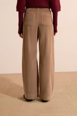 Jean en velours c&ocirc;tel&eacute; avec poche sur le devant;${refinementColor}