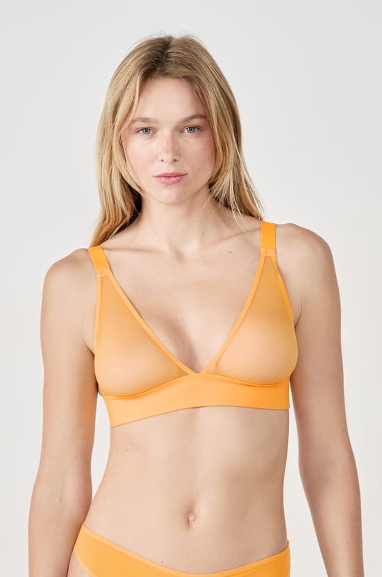 Wireless triangle bra in tulle;${refinementColor}