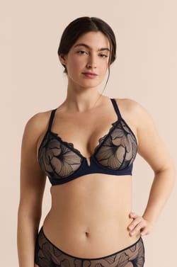 Embroidered Bra;${refinementColor}