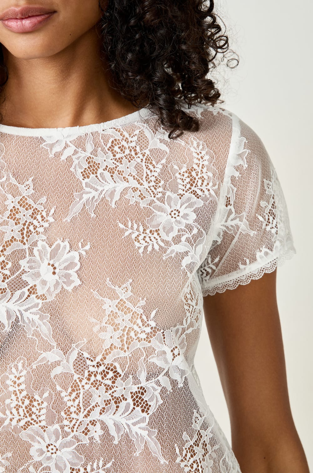 Embroidered Short-Sleeved Top;${refinementColor}