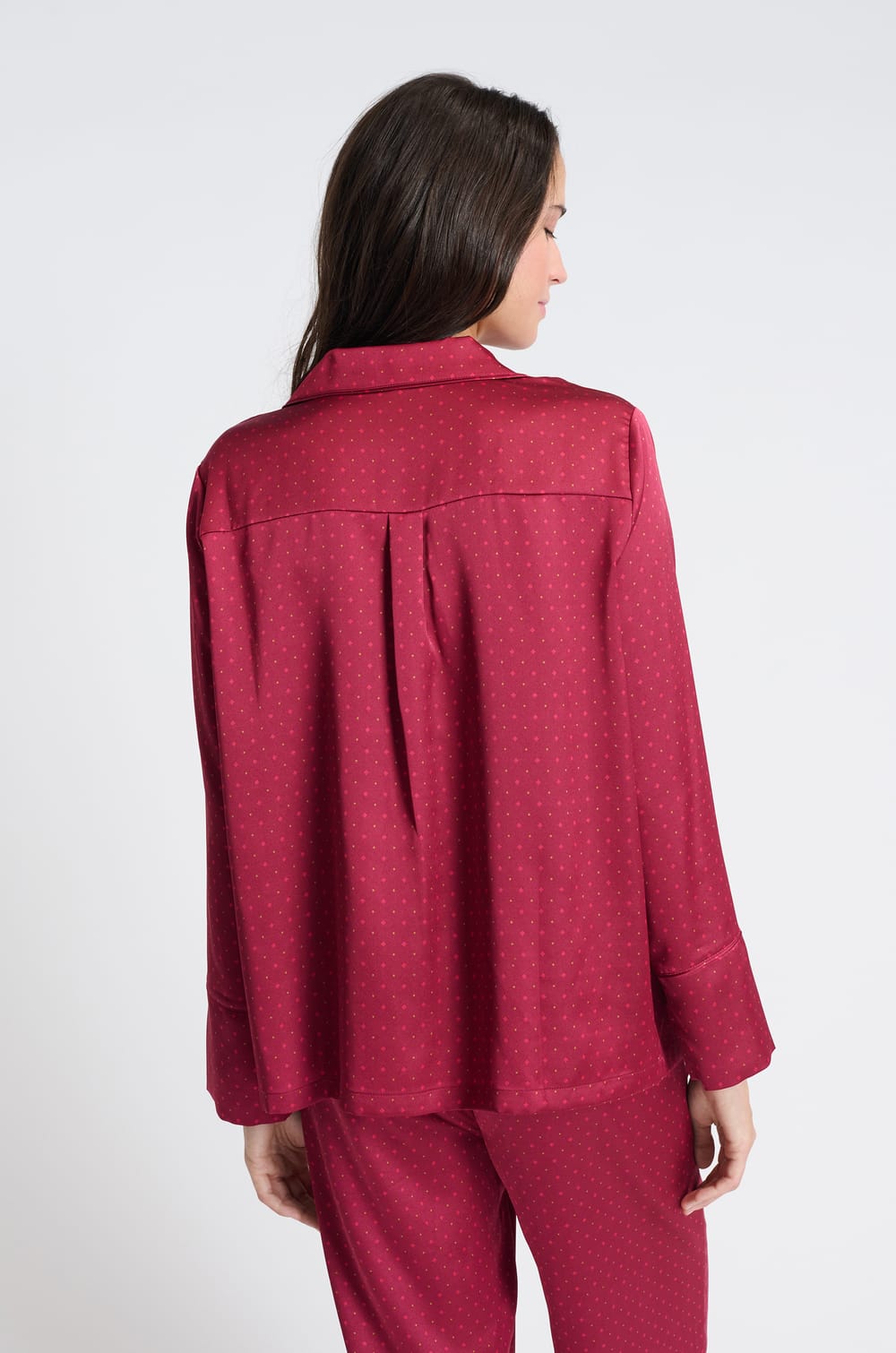 Chemise de pyjama satiné à manches longues;${refinementColor}