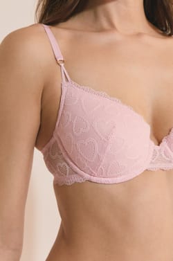Soutien-gorge classique avec motifs coeurs;${refinementColor}