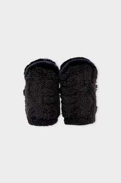Chaussons bottines en fausse fourrure;${refinementColor}