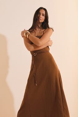 Robe longue &agrave; fines bretelles;${refinementColor}