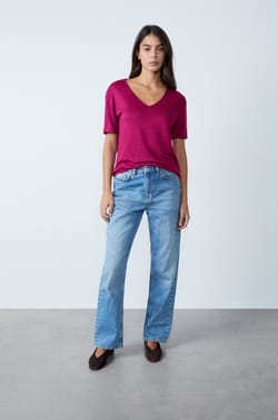 Linen V-neck T-shirt;${refinementColor}