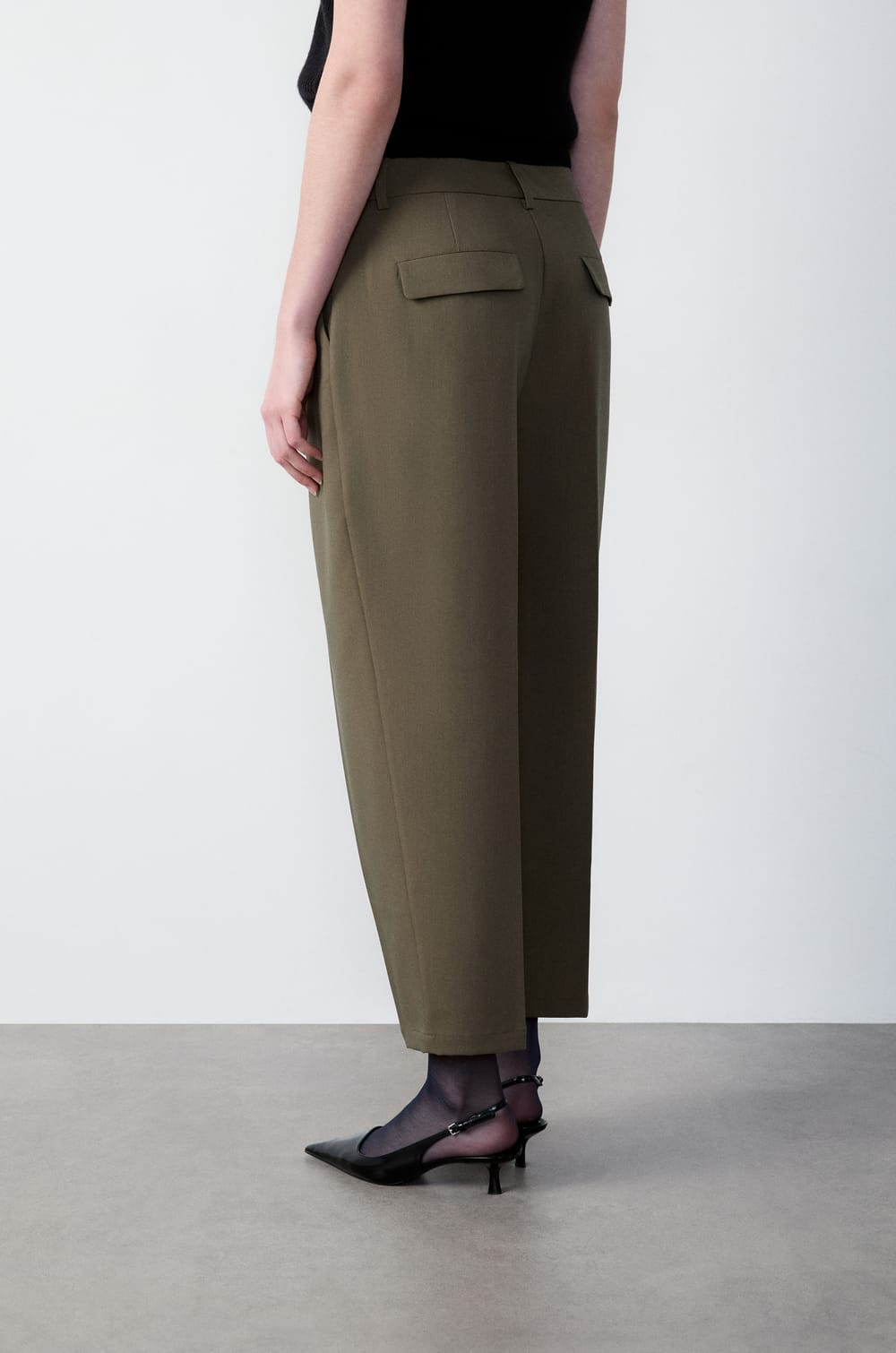 Straight Leg Trousers;${refinementColor}