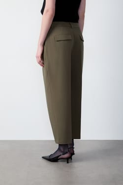 Straight Leg Trousers;${refinementColor}