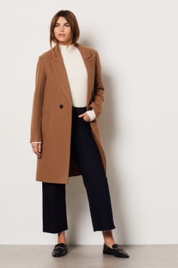 Long buttoned coat with wool;${refinementColor}