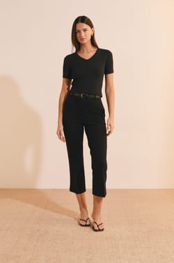 Camiseta con cuello en V y algod&oacute;n modal;${refinementColor}