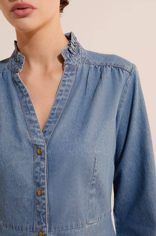 Robe courte &agrave; manches longues en jean;${refinementColor}