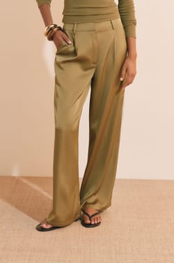 Pantalon fluide satin&eacute;;${refinementColor}