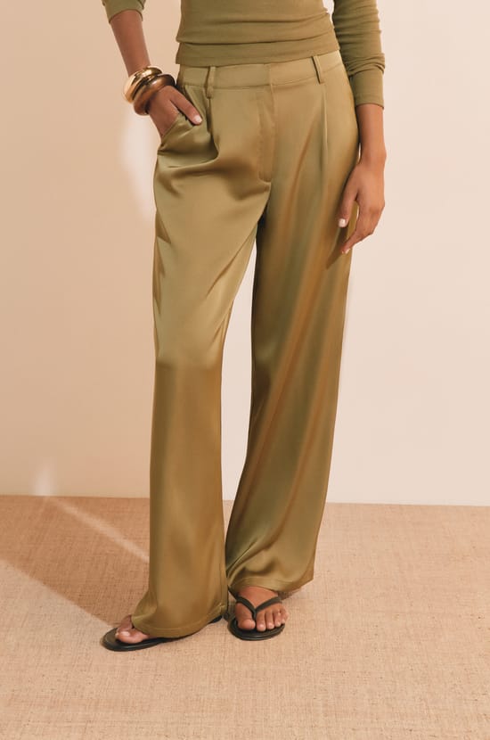 Pantalon fluide satin&eacute;;${refinementColor}