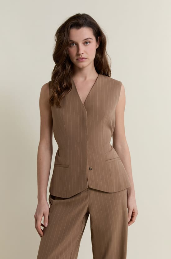 Sleeveless Tie Jacket;${refinementColor}