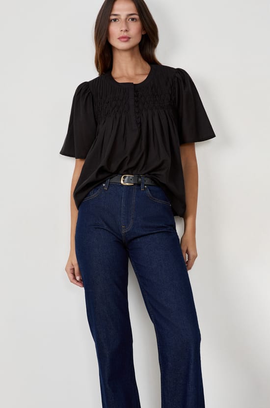 Short-sleeved blouse;${refinementColor}