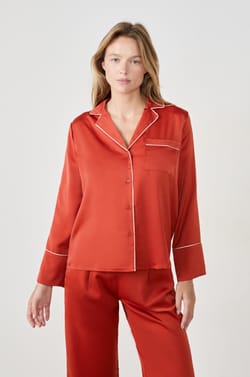 Chemise de pyjama satinée;${refinementColor}