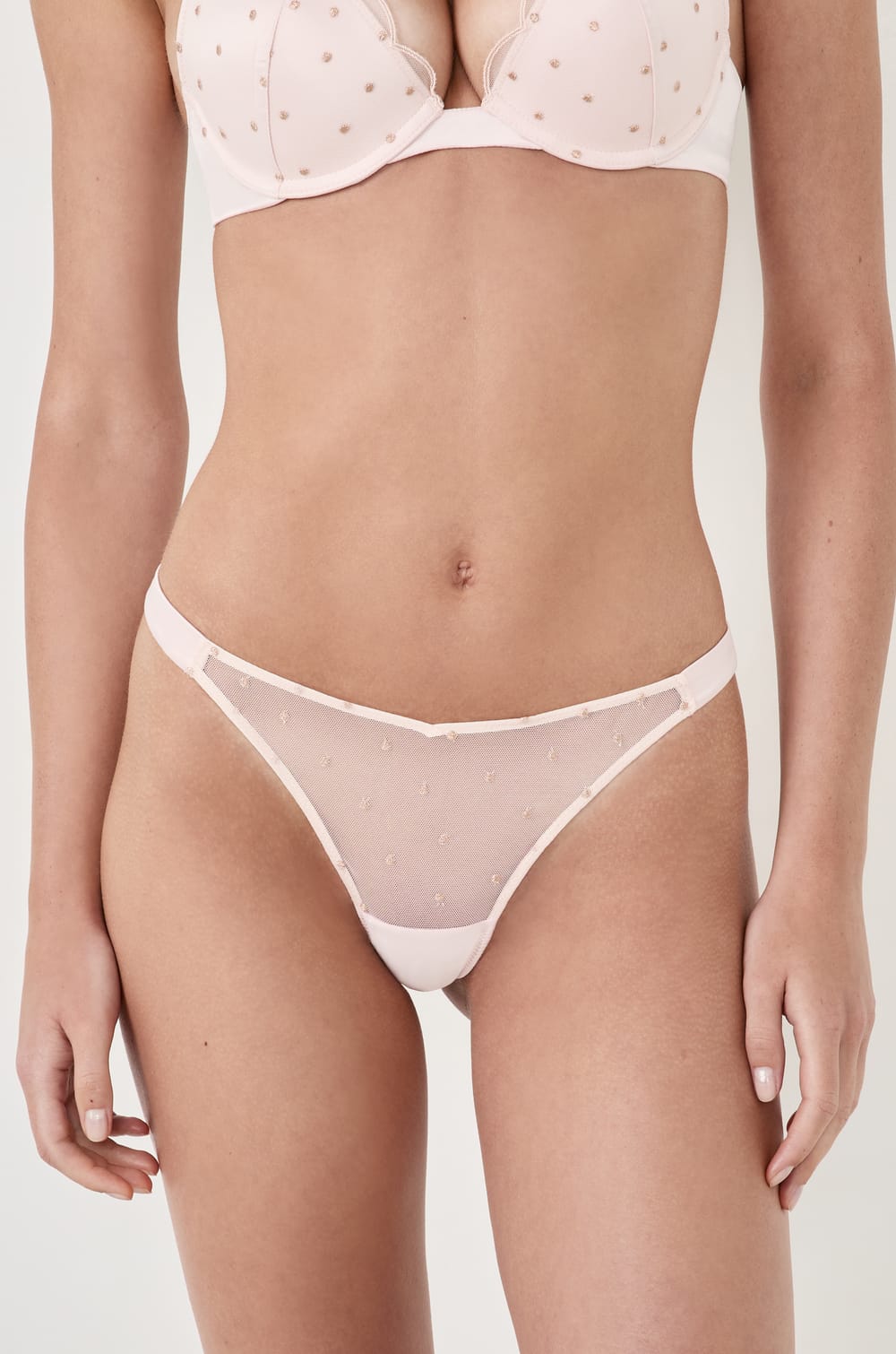 Tanga en broderie;${refinementColor}