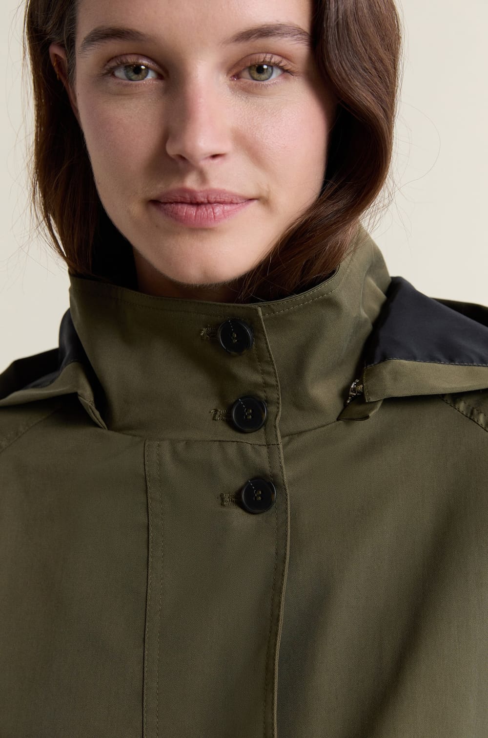 Trench met capuchon van katoen;${refinementColor}