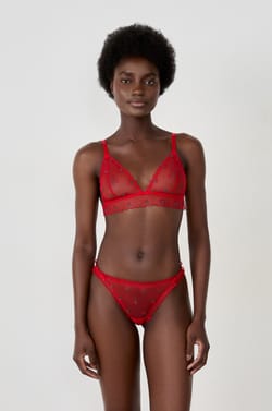 Wireless Triangle With Strawberry Embroidery;${refinementColor}