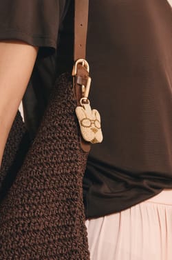 Porte-cl&eacute;s avec perles chien;${refinementColor}