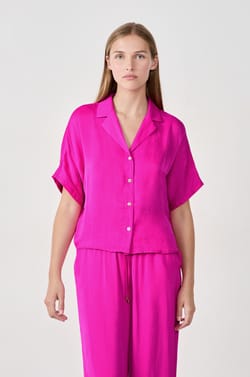 Chemise manches courtes satinée;${refinementColor}