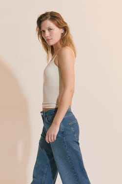 Top con sujetador integrado;${refinementColor}