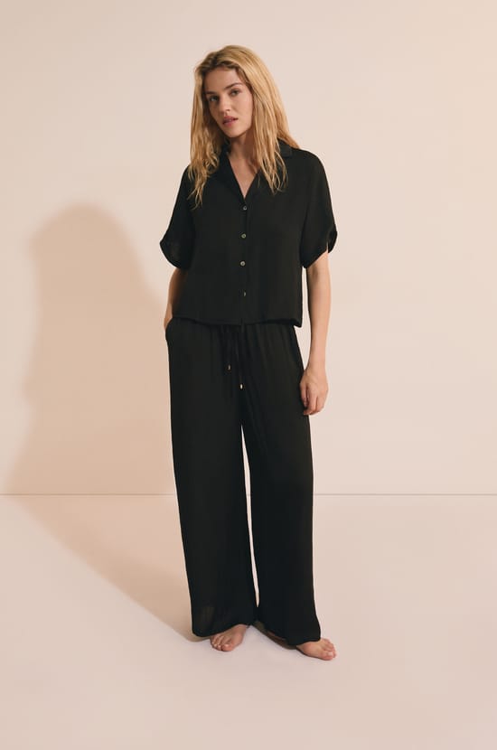 Chemise de pyjama manches courtes satin&eacute;e;${refinementColor}