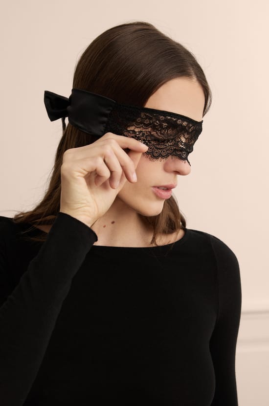 Embroidered Tanga with Bows;${refinementColor}