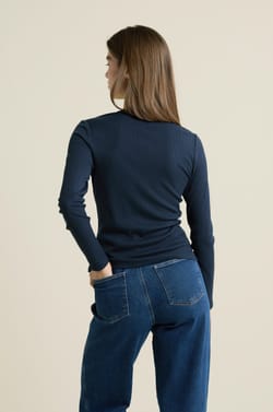 T-shirt manches longues encolure carr&eacute;e;${refinementColor}