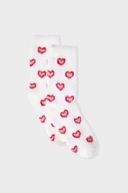 Chaussettes en grosse maille à motifs coeurs;${refinementColor}