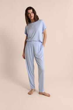 Pantalon de pyjama droit &eacute;lastiqu&eacute; r&eacute;alis&eacute; avec une fibre enrichie en Aloe Vera;${refinementColor}