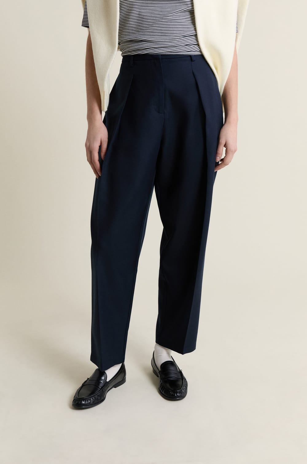 Broek met barrel snit;${refinementColor}