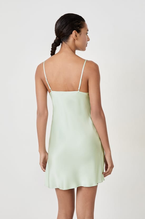 Camisón de seda con detalles de encaje;${refinementColor}