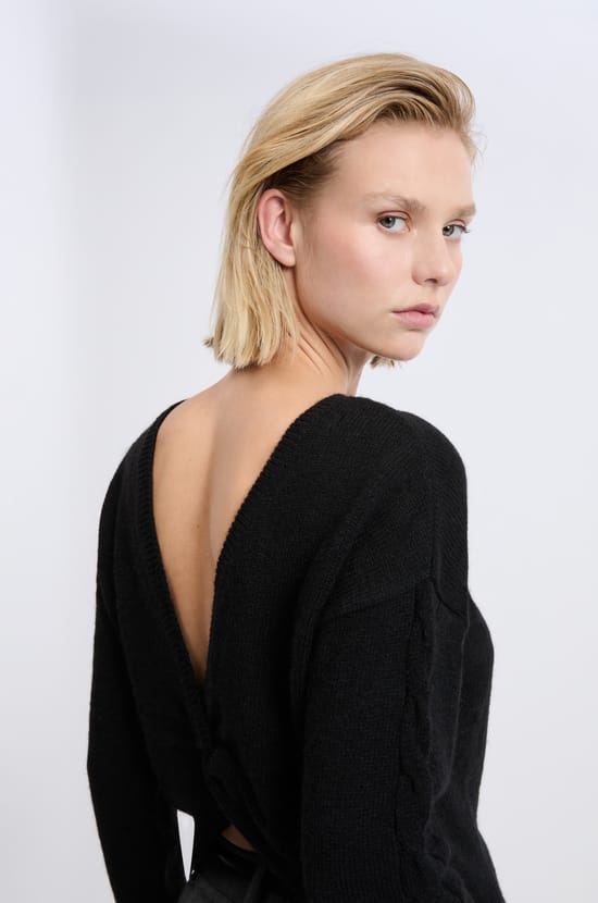 Pull torsad&eacute; dos nu;${refinementColor}