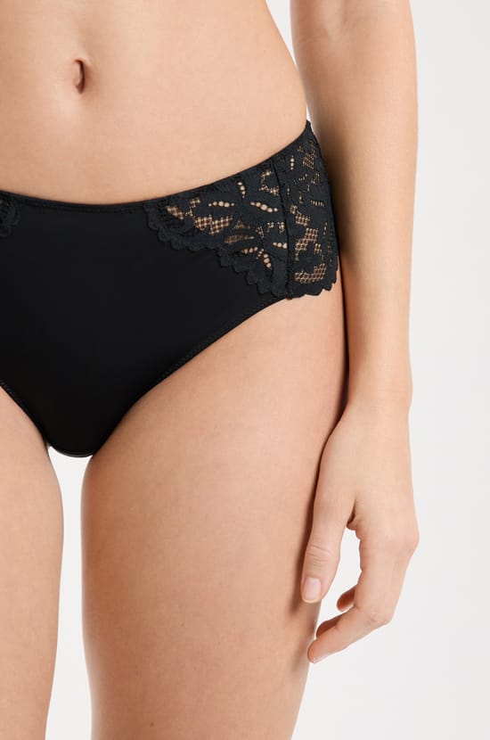 Lace Boyshort;${refinementColor}