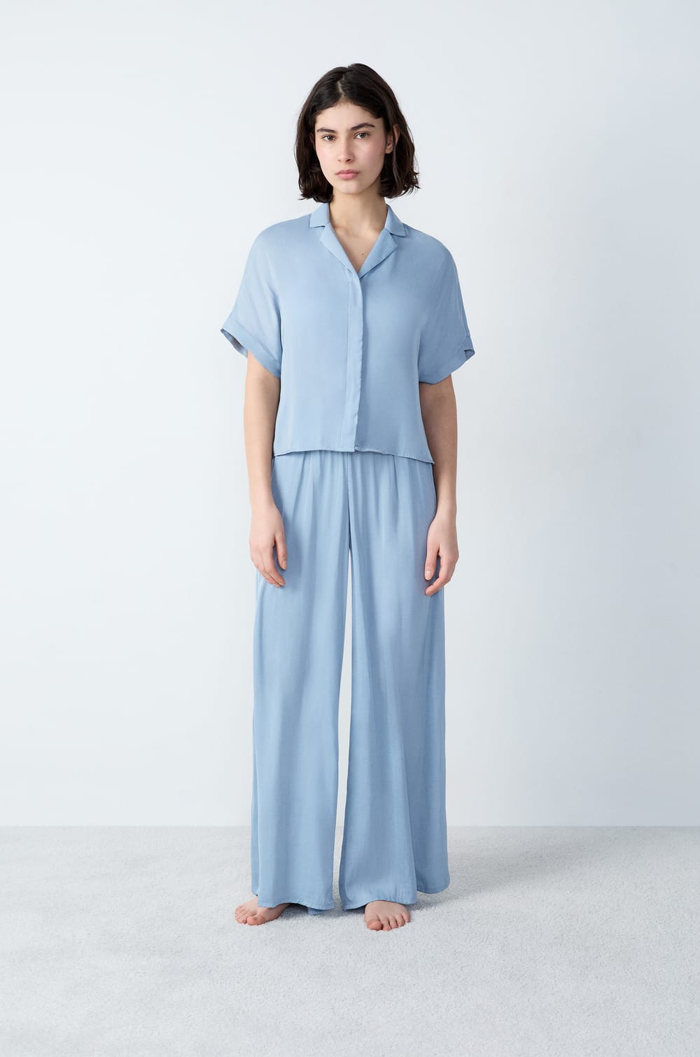 Однотонная рубашка с коротким рукавом;${refinementColor}