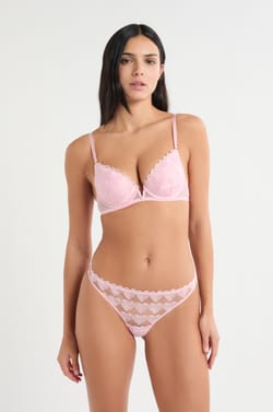 Tanga en dentelle &agrave; motifs c&oelig;urs;${refinementColor}