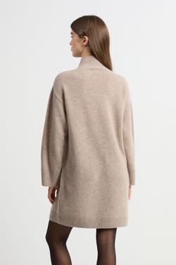 Robe courte en cachemire;${refinementColor}