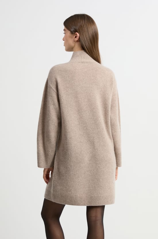 Robe courte en cachemire;${refinementColor}