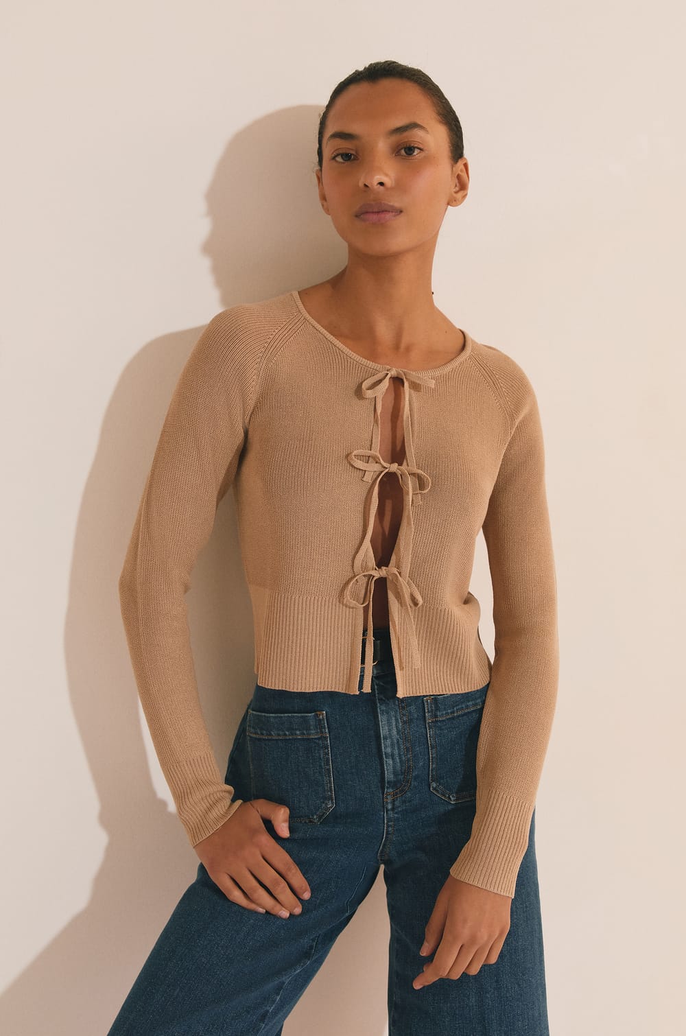 Cardigan &agrave; manches longues avec d&eacute;tails n&oelig;uds;${refinementColor}