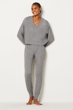 Pyjama-Sweatshirt mit V-Ausschnitt;${refinementColor}