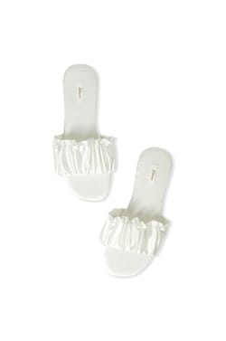 Chaussons tongs;${refinementColor}