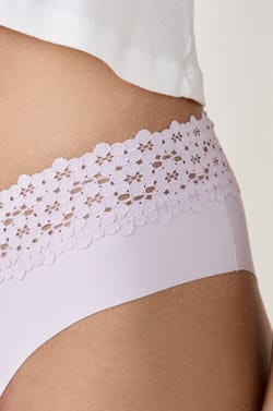 V-shape Hipster in Microfibre and Lace;${refinementColor}