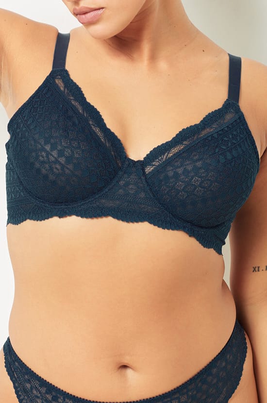 Balconette Minimizer Bra with -1 Size Effect;${refinementColor}