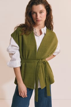 Gilet sans manches ceintur&eacute;;${refinementColor}