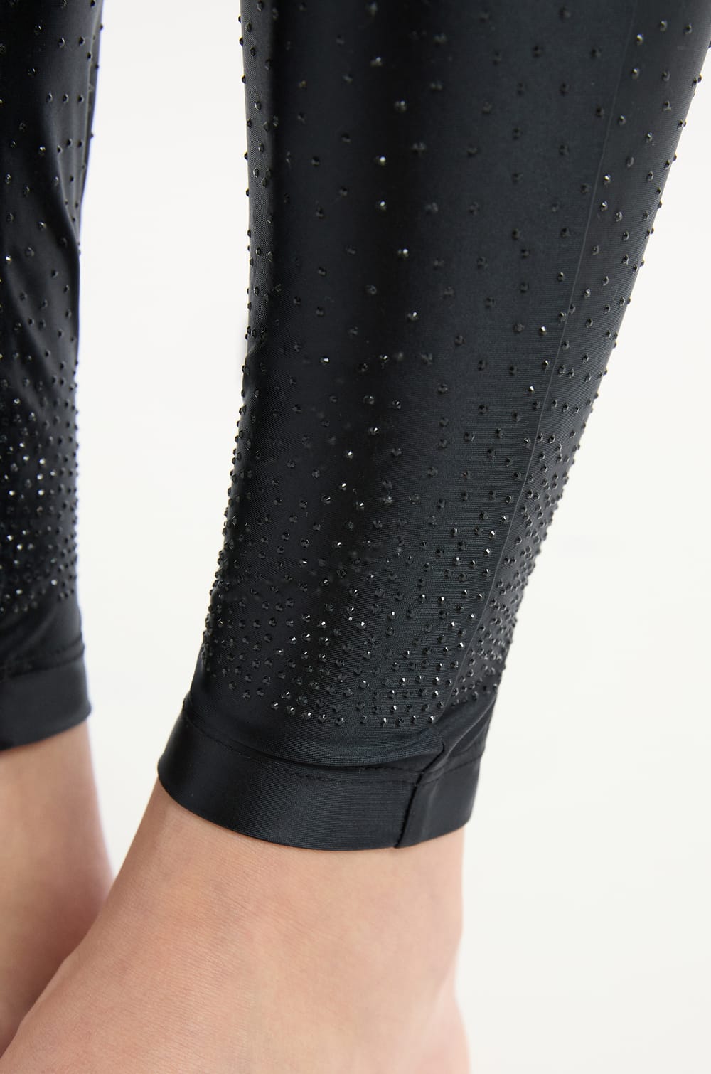 Legginsy ozdobione kryształkami;${refinementColor}