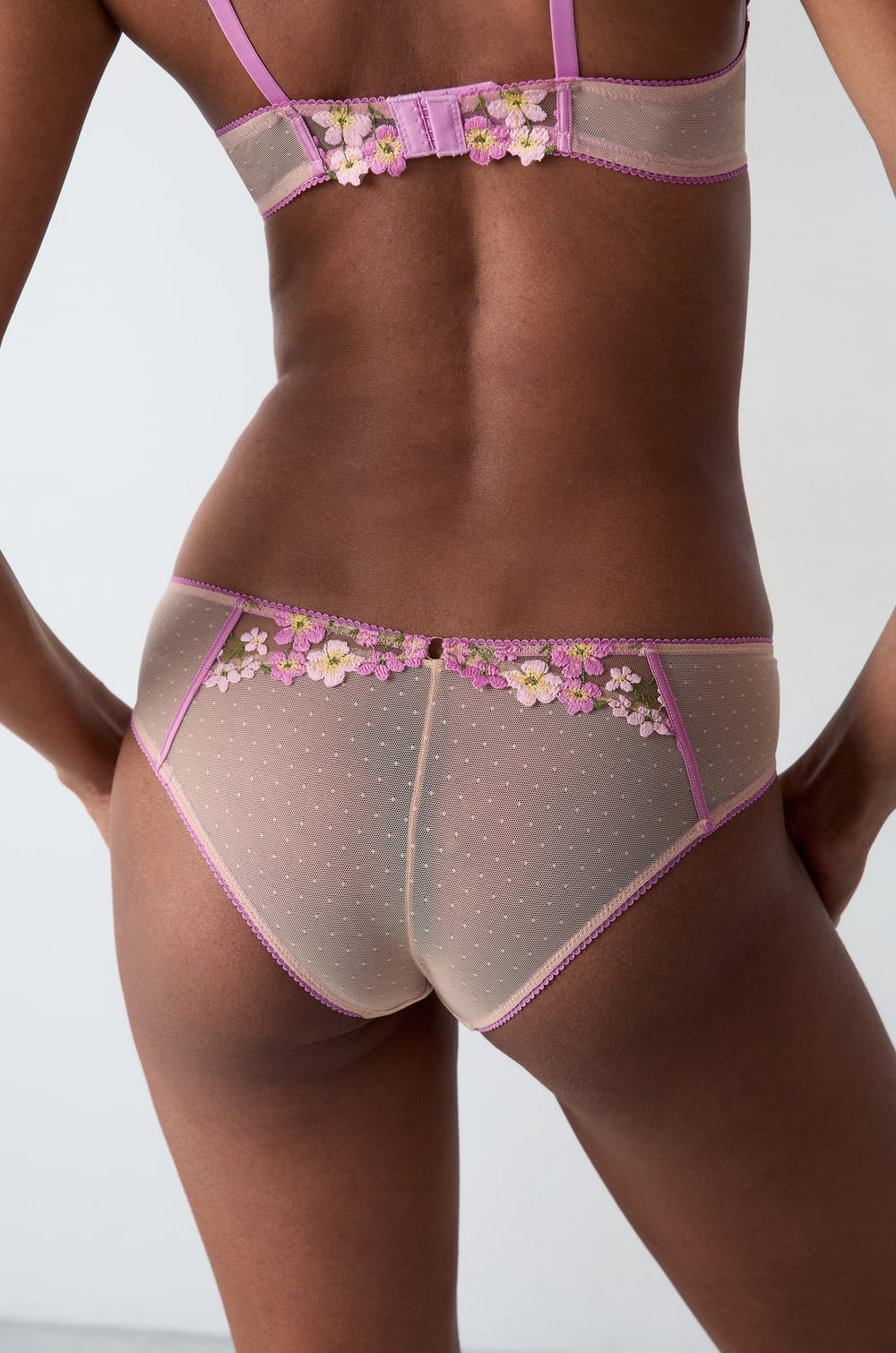 Hipster en tulle brodé;${refinementColor}